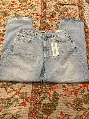 NWT 100% Cotton Light Wash Straight Leg Women's Jeans -